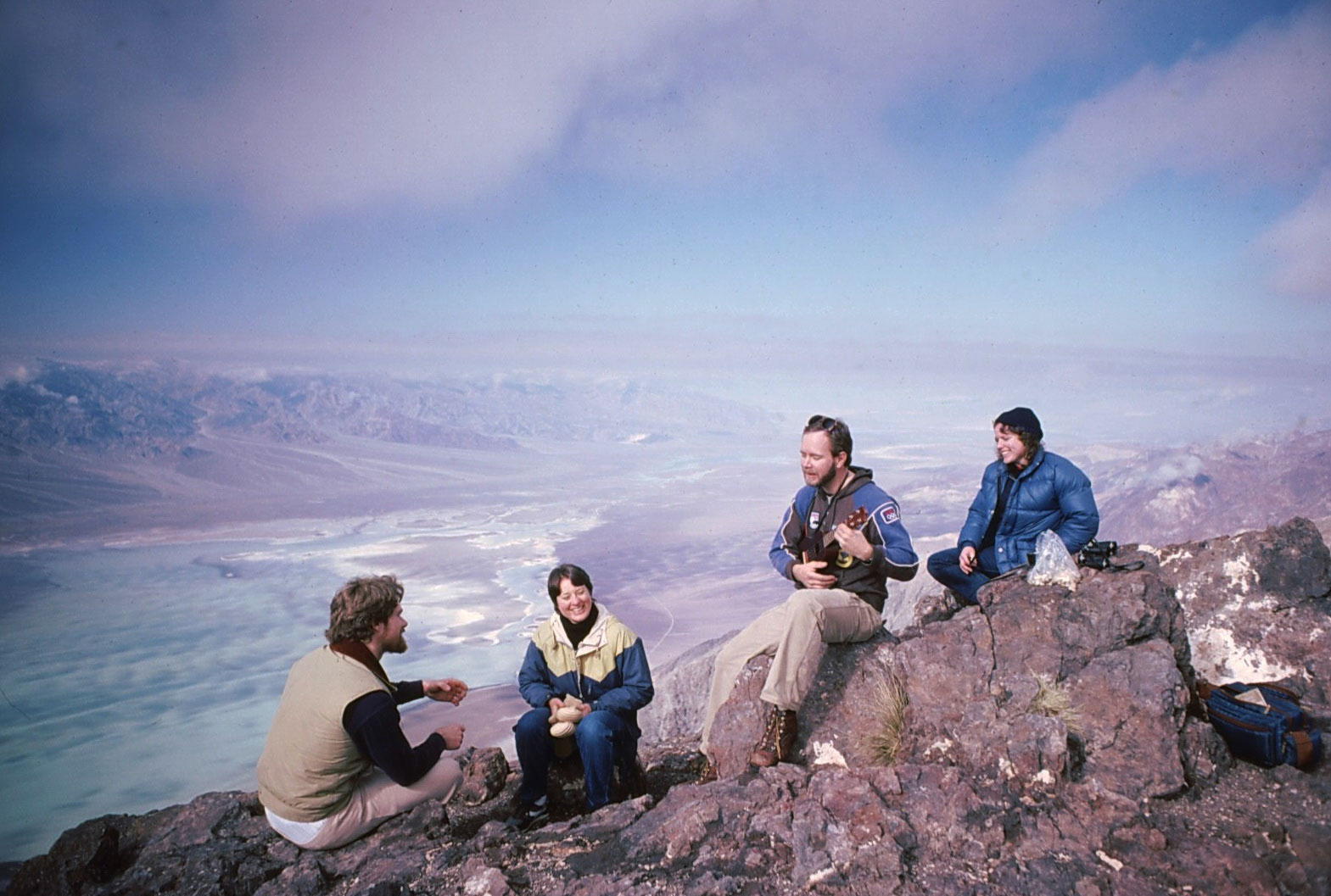 1984-12-DeathValleyCS-060-DantesView-singingHymns