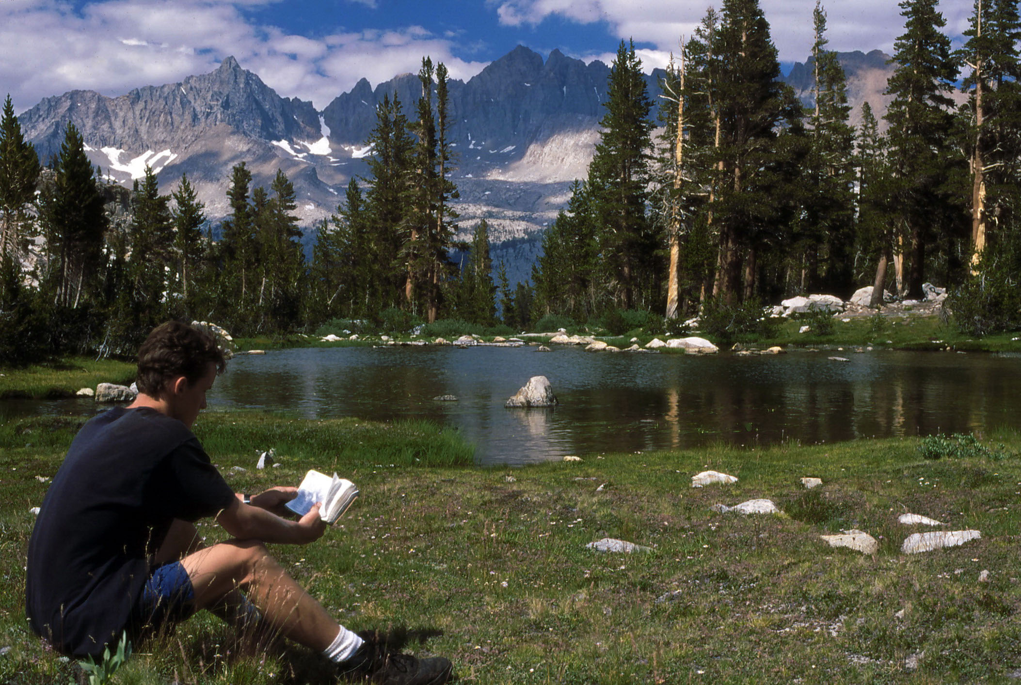 1996-08-MineralKing-057-Little5Lakes-Nathan-BibleReading-KaweahRange