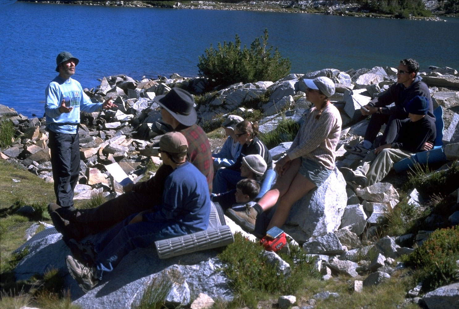 E037LakesideSongService