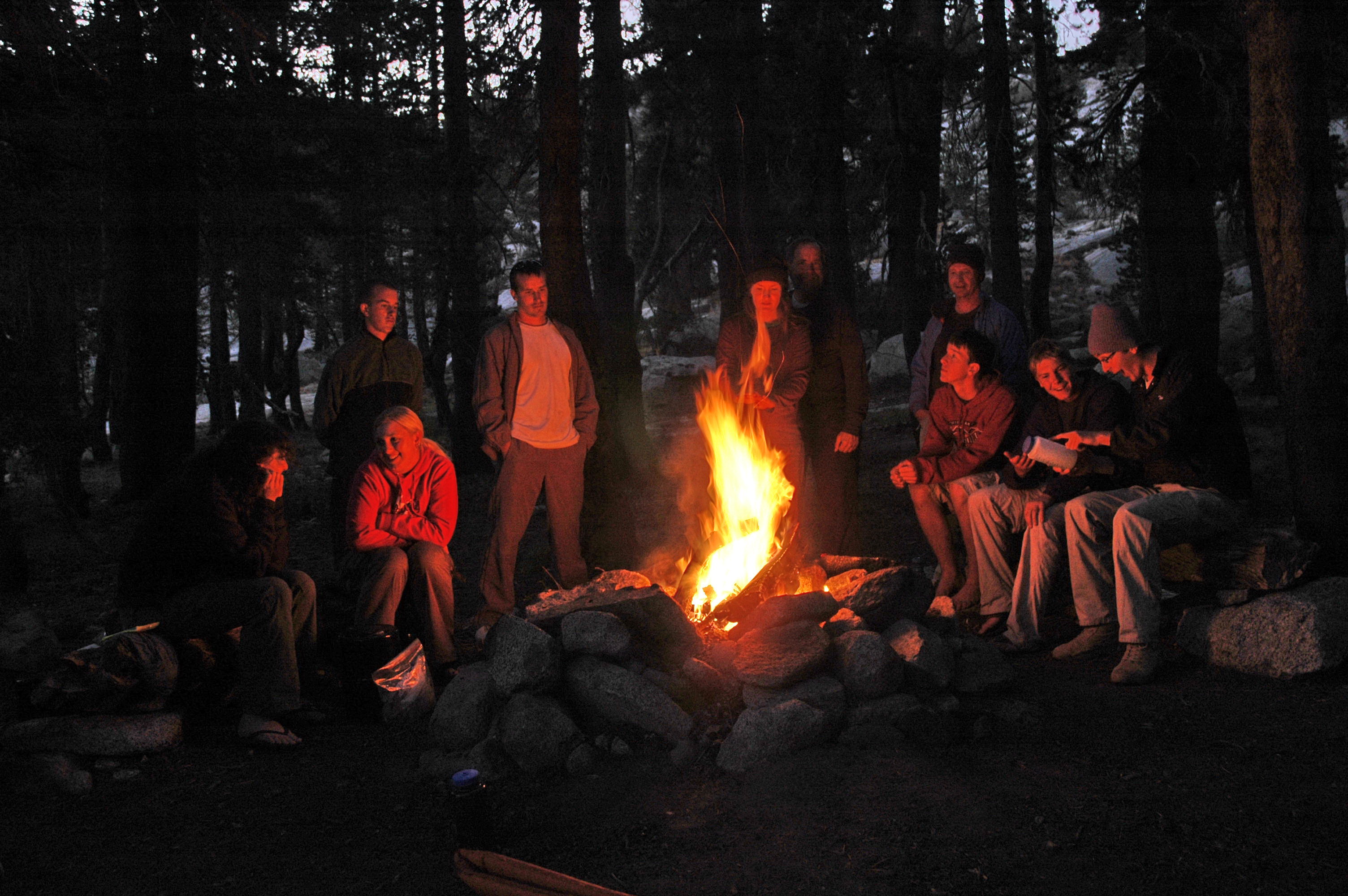 2007-08-NFkKings-292-RaeLakeCamp-campfire